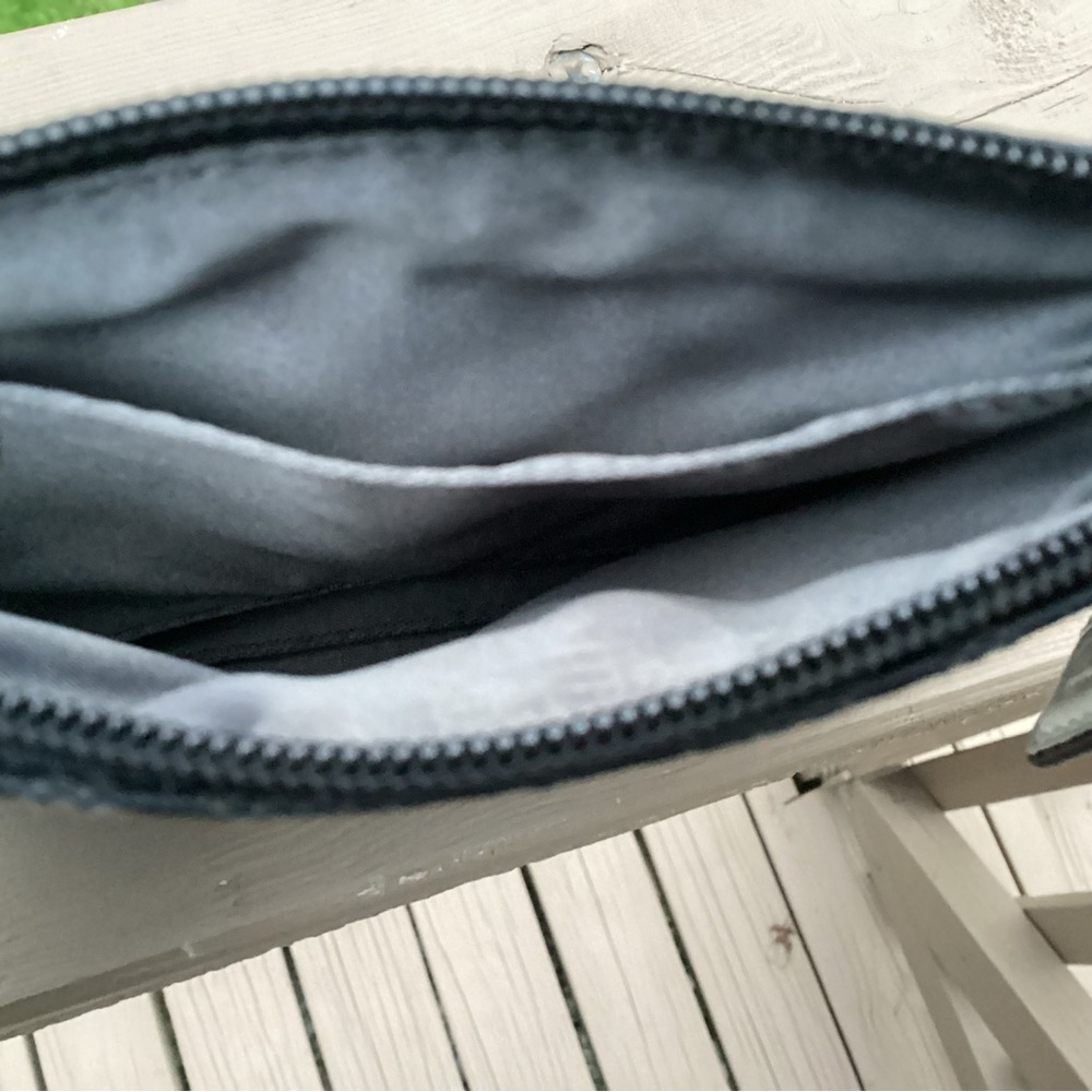 Coach small black wristlet PREOWNED - Picture 5 of 6